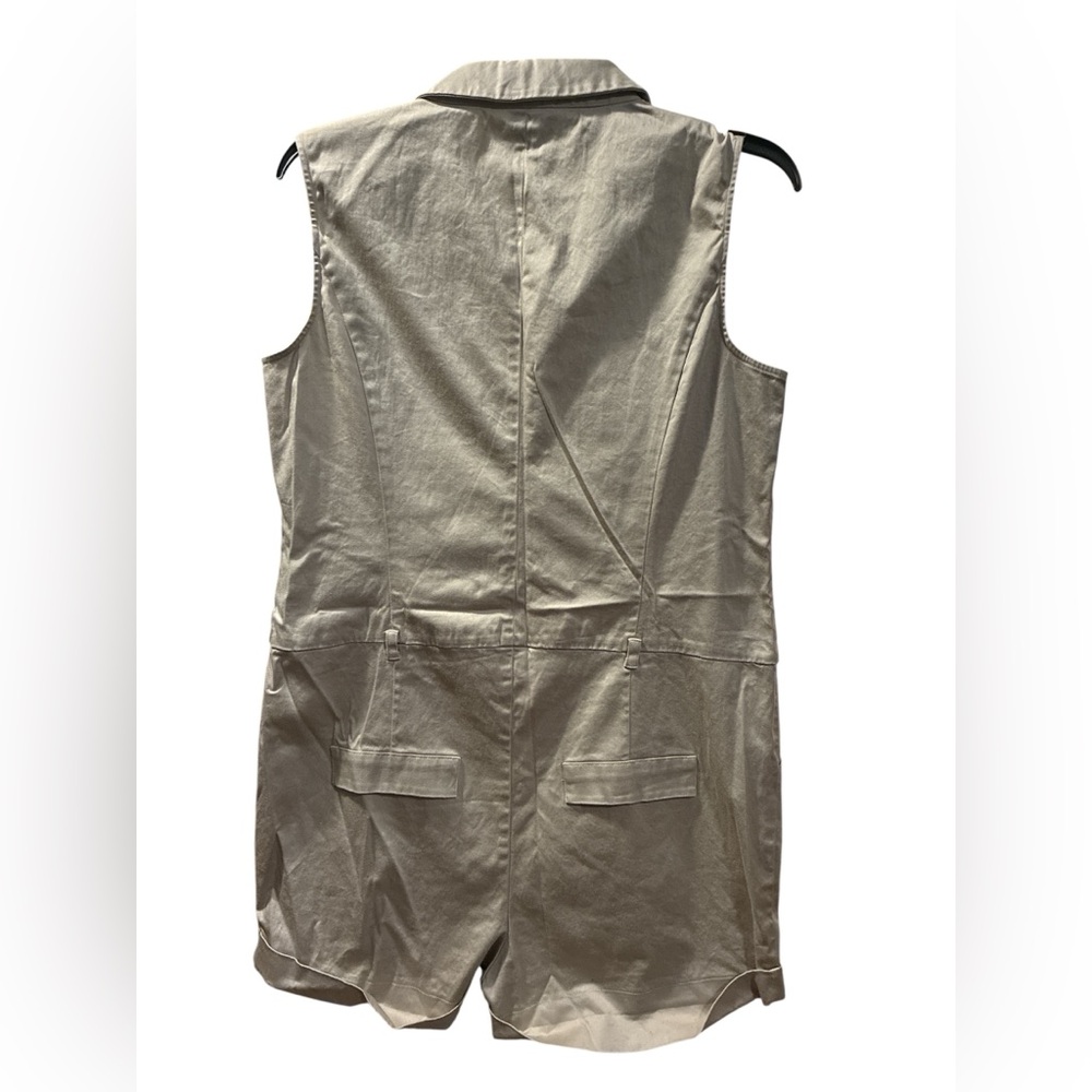 Kenneth Cole New York Beige Sleeveless Romper. Size 10. - Picture 2 of 14